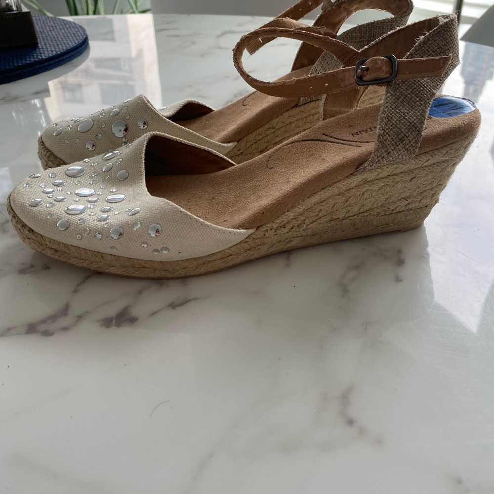 White mountain size 7.5 NWT cream canvas wedge espadrille - Picture 3 of 4